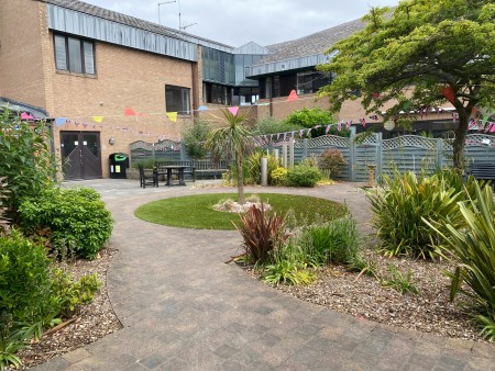 The communal garden area at Clifton Hospital